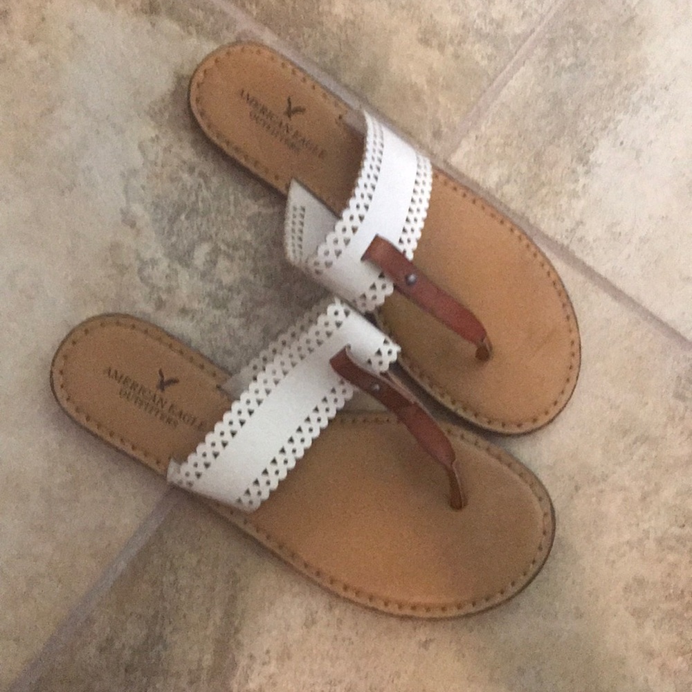 American Eagle flip flops